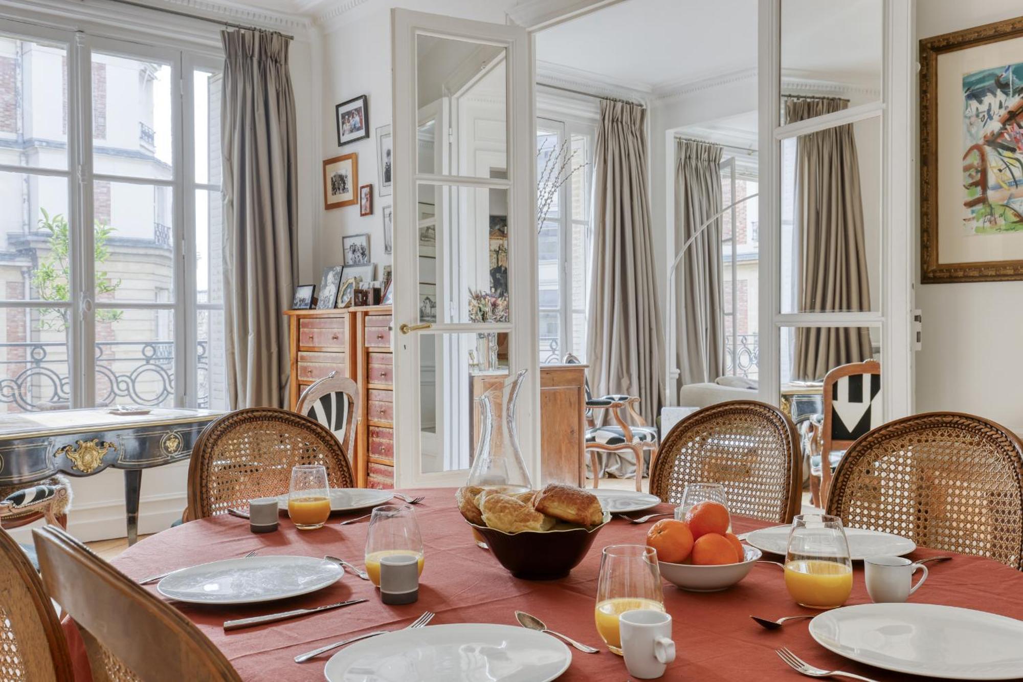 Wonderful & Large Flat In The 7th - Eiffel Tower Apartment *