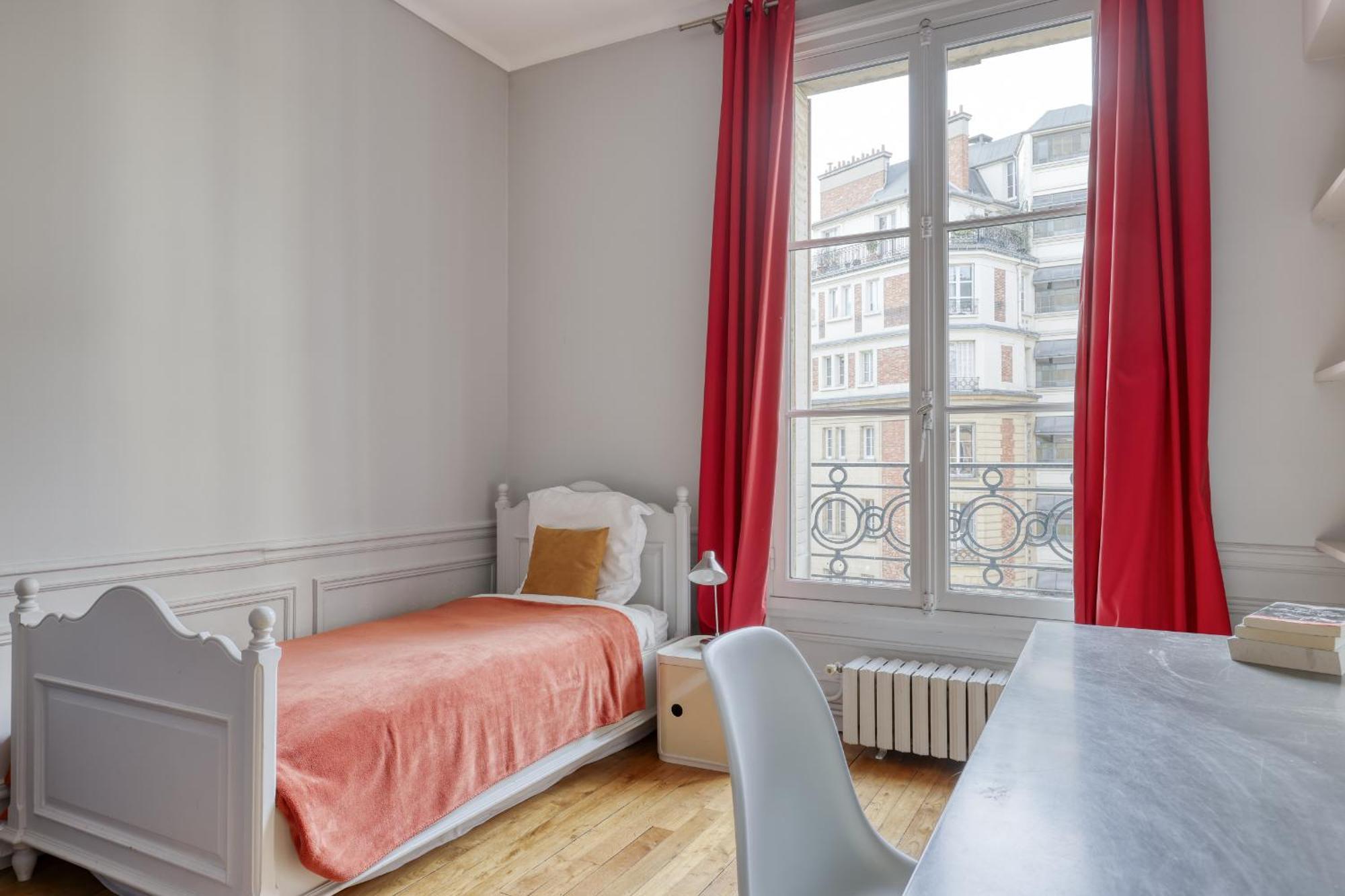 Wonderful & Large Flat In The 7th - Eiffel Tower Apartment Paris