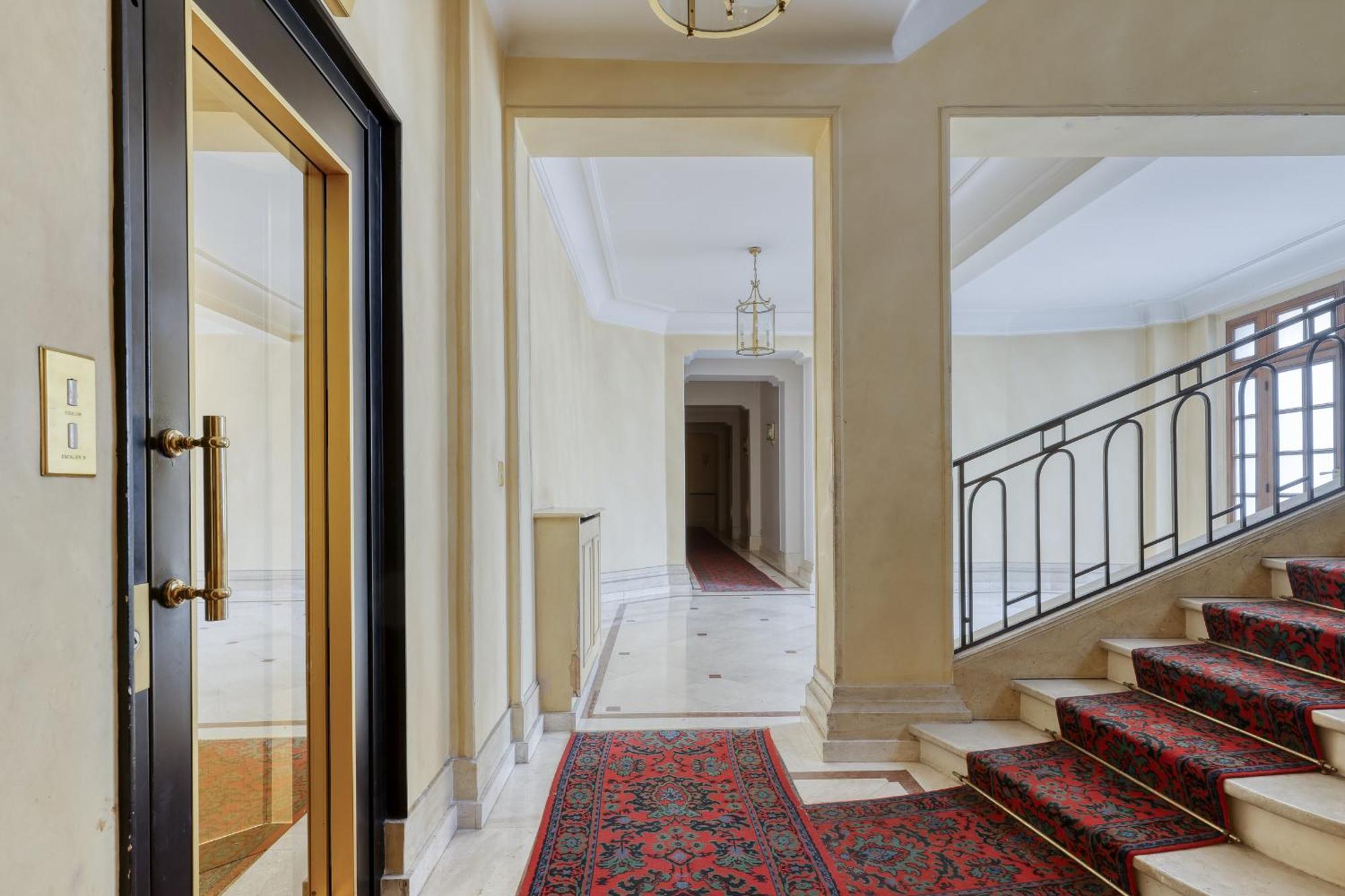 Wonderful & Large Flat In The 7th - Eiffel Tower * Paris